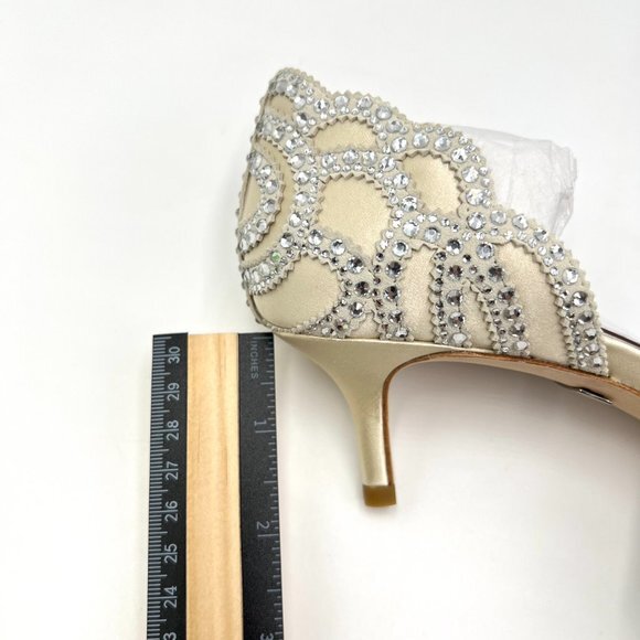 Badgley Mischka Size 6 Ginny Jeweled Ivory Satin D'Orsay Low‎ Heels Pumps Shoes - Picture 13 of 13